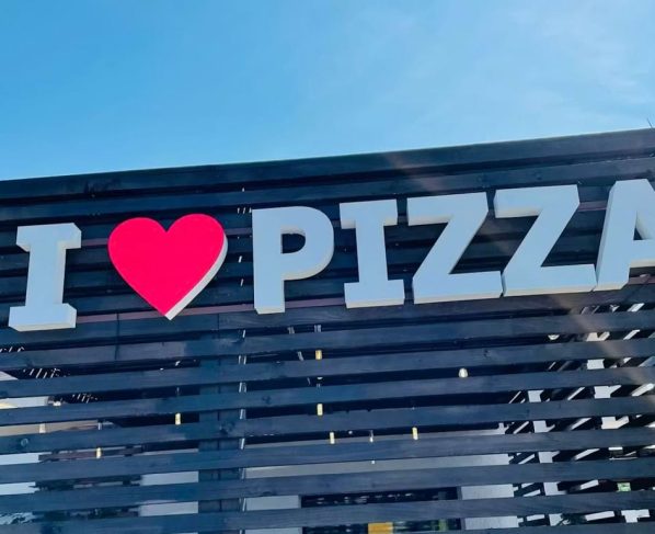 restauracja z daniami włoskimi